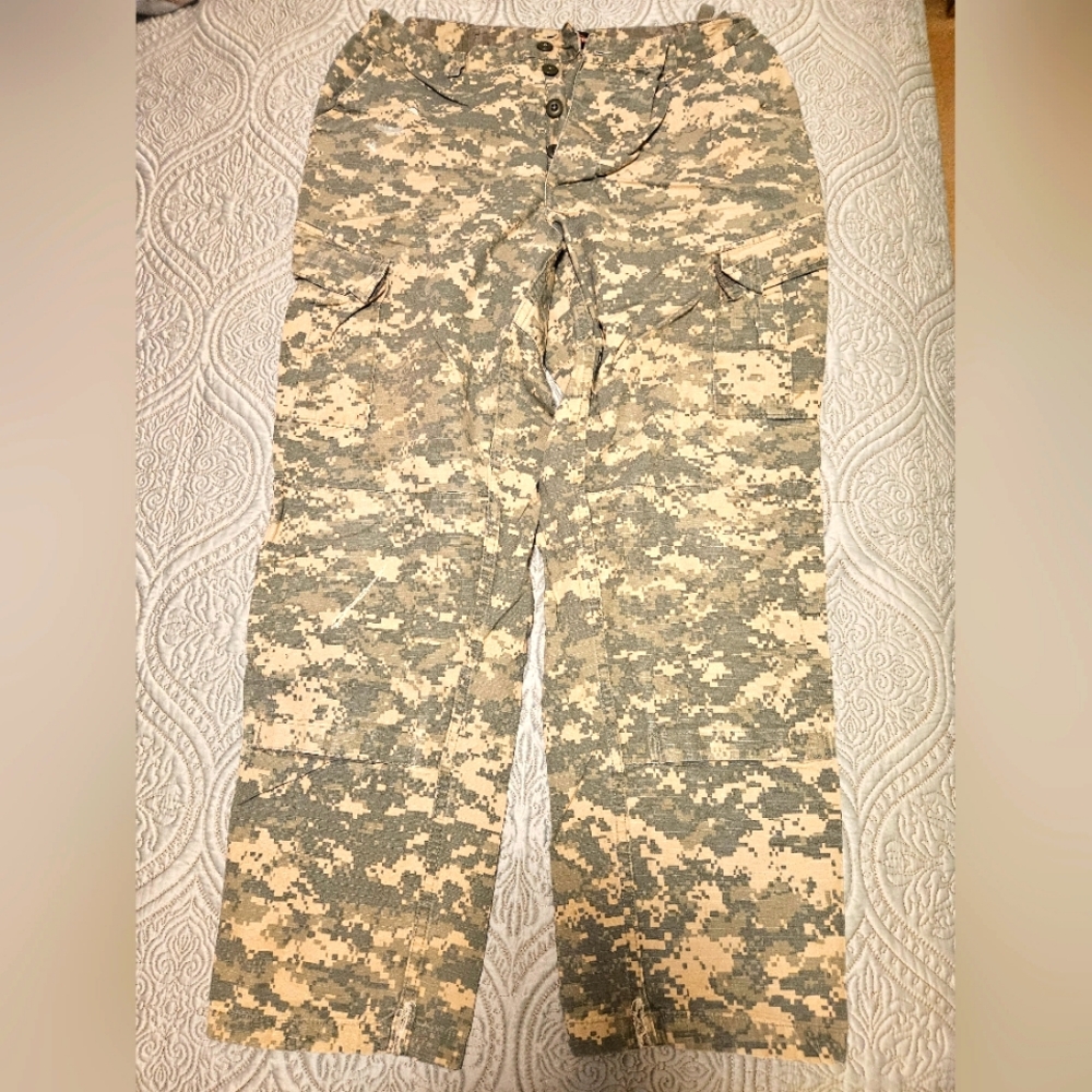 Authentic Marine camo pants, large